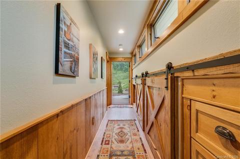 618 Glades Rd, Clyde, NC 28721 photo 4