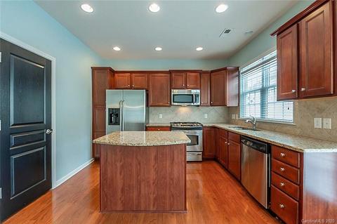 813 Granby Dr, Fort Mill, SC 29708 photo 4