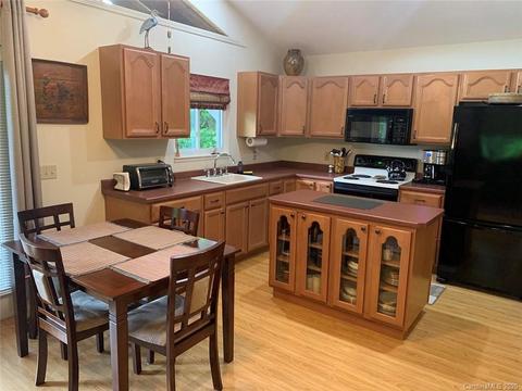 627 Timbuktu Rd, Sylva, NC 28779 photo 3