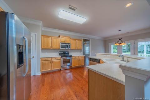 19308 Ruffner Dr, Cornelius, NC 28031 photo 4