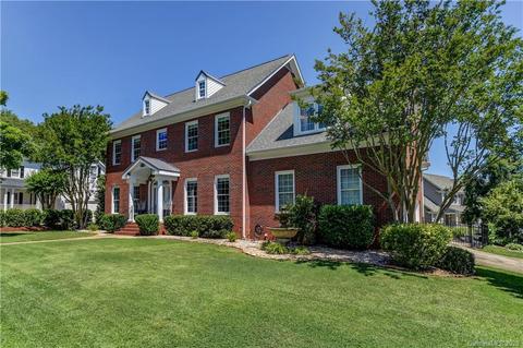 105 N Downing St, Davidson, NC 28036 photo 2