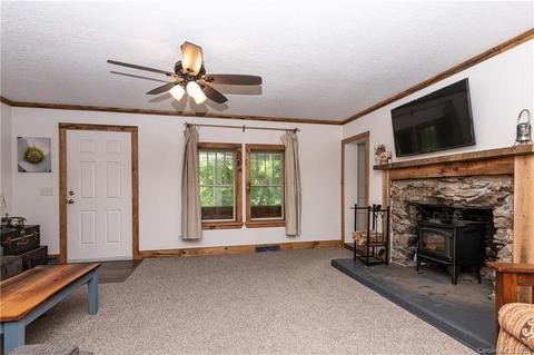 475 Walnut Dr, Marshall, NC 28753 photo 3