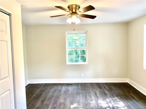 302 Sherer St, Cramerton, NC 28032 photo 4
