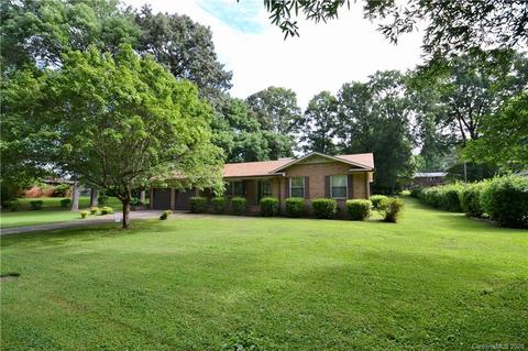 402 Pinecroft Ln, Spencer, NC 28159 photo 1