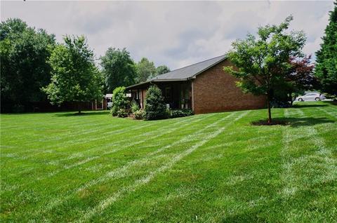 1106 Daffodil Ct, Conover, NC 28613 photo 4