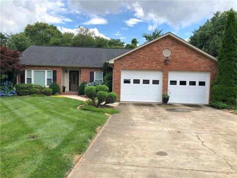 1106 Daffodil Ct, Conover, NC 28613 photo 1