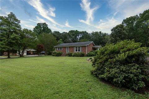 414 E Chestnut St, Stanley, NC 28164 photo 3