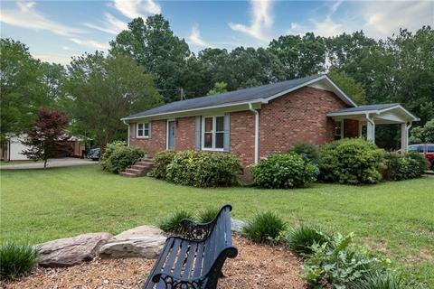 414 E Chestnut St, Stanley, NC 28164 photo 6