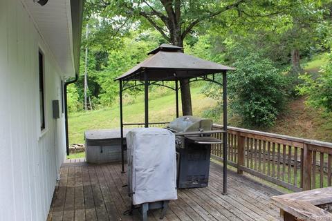 37 Iron Mountain Dr, Sylva, NC 28779 photo 3