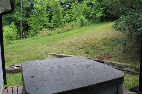 37 Iron Mountain Dr, Sylva, NC 28779 photo 2