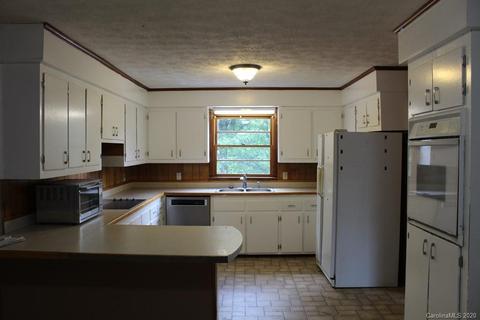 37 Iron Mountain Dr, Sylva, NC 28779 photo 11