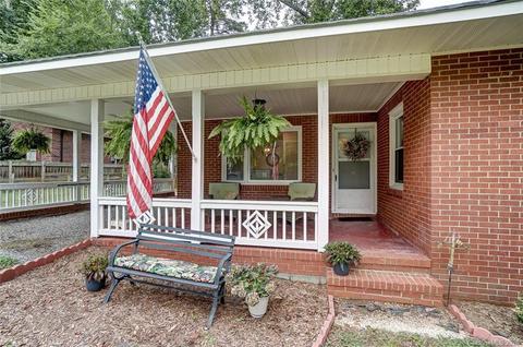 21308 Davidson St, Cornelius, NC 28031 photo 2