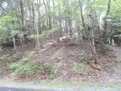401 Greenstone Ln, Mills River, NC 28759