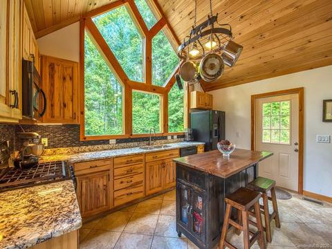 657 Split Pine Cv, Clyde, NC 28721 photo 22