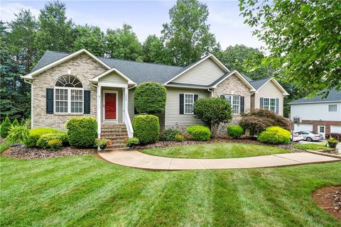 3400 Overbrook Dr, Conover, NC 28613 photo 1