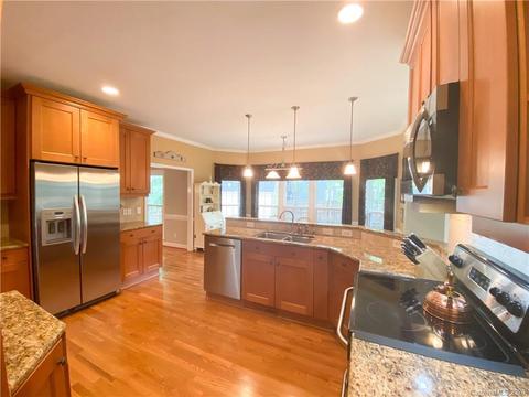 8100 Forest Shadow Cir, Cornelius, NC 28031 photo 4