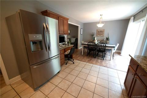 220 Pine Meadows Cir, Hickory, NC 28601 photo 14