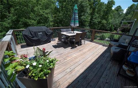 220 Pine Meadows Cir, Hickory, NC 28601 photo 10