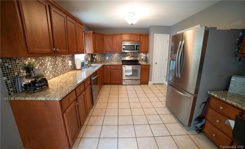 220 Pine Meadows Cir, Hickory, NC 28601 photo 11