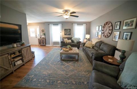 220 Pine Meadows Cir, Hickory, NC 28601 photo 4