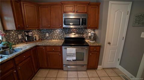 220 Pine Meadows Cir, Hickory, NC 28601 photo 13