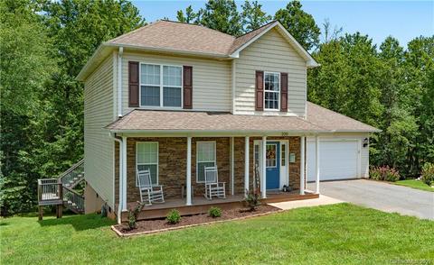220 Pine Meadows Cir, Hickory, NC 28601 photo 1
