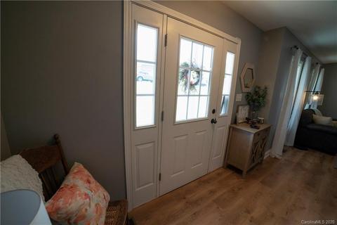 220 Pine Meadows Cir, Hickory, NC 28601 photo 3