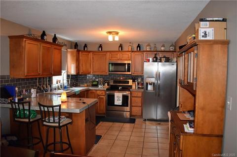 216 Pine Meadows Cir, Hickory, NC 28601 photo 5