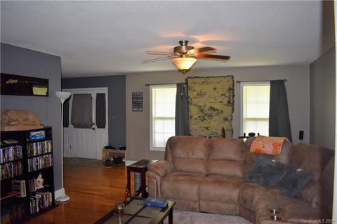 216 Pine Meadows Cir, Hickory, NC 28601 photo 10
