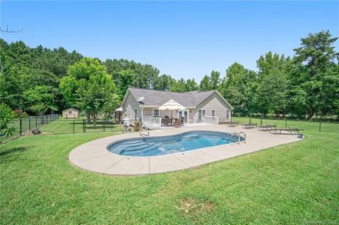 1649 Riverside Rd, Lancaster, SC 29720 photo 1