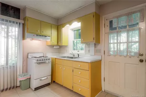 323 Carters Ridge Rd, Spruce Pine, NC 28777 photo 3