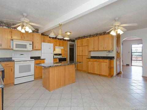 124 Trantham Rd, Canton, NC 28716 photo 4