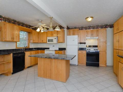 124 Trantham Rd, Canton, NC 28716 photo 6