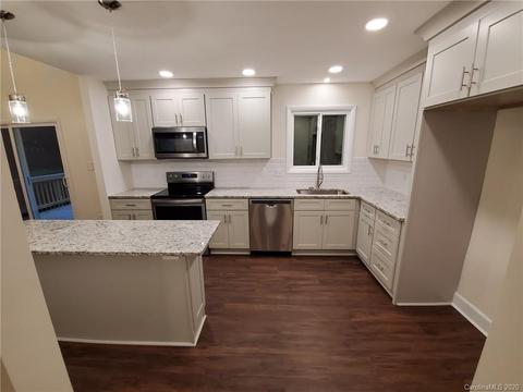 2035 Knickerbocker Dr, Charlotte, NC 28212 photo 5
