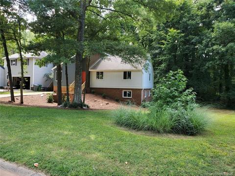 2035 Knickerbocker Dr, Charlotte, NC 28212 photo 2