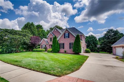 6228 Fox Chase Dr, Davidson, NC 28036 photo 2