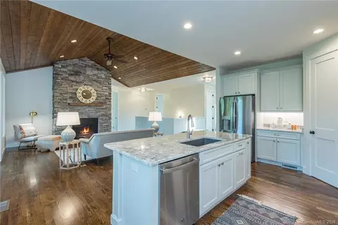 28 Ledgestone Dr, Fairview, NC 28730 photo 4