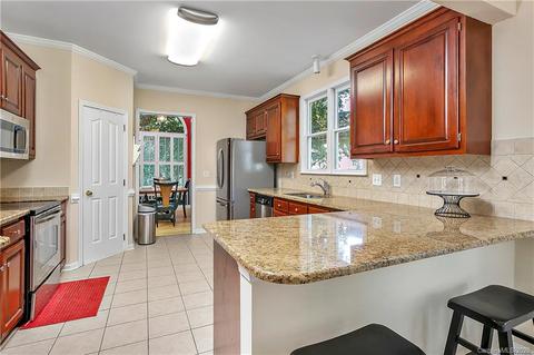 9005 Mapledale Ct, Cornelius, NC 28031 photo 5