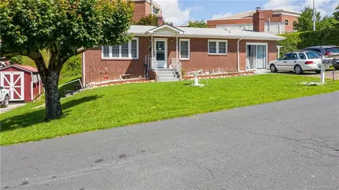 75 Broad St, Spruce Pine, NC 28777 photo 1