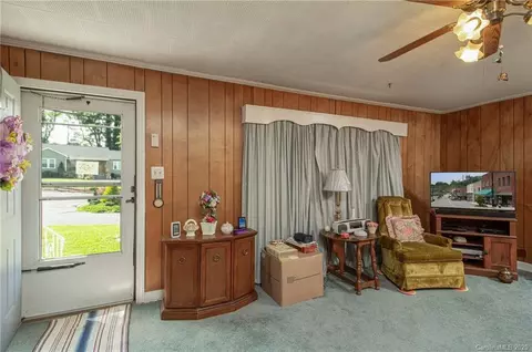 75 Broad St, Spruce Pine, NC 28777 photo 4