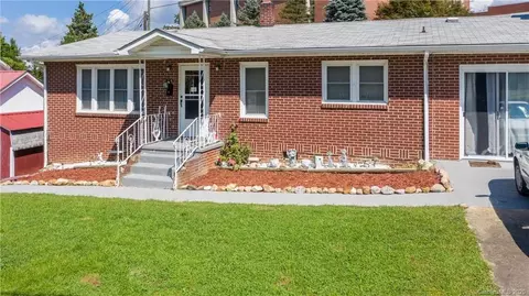 75 Broad St, Spruce Pine, NC 28777 photo 3