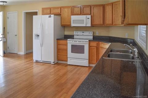 2037 E Park Dr, Lancaster, SC 29720 photo 9