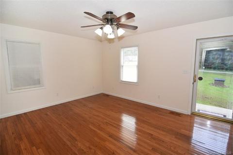 1784 Paris Dr, Conover, NC 28613 photo 4