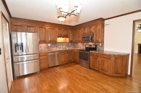 1784 Paris Dr, Conover, NC 28613 photo 10