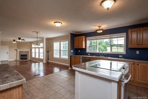 2287 Oweda Dr, Conover, NC 28613 photo 11