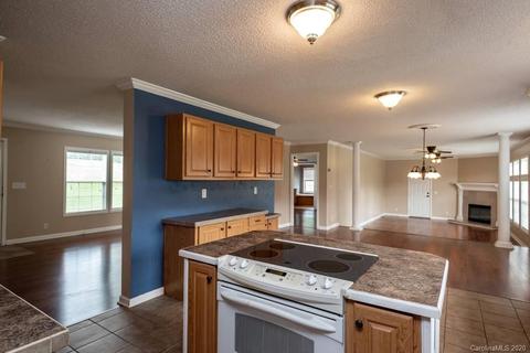 2287 Oweda Dr, Conover, NC 28613 photo 13