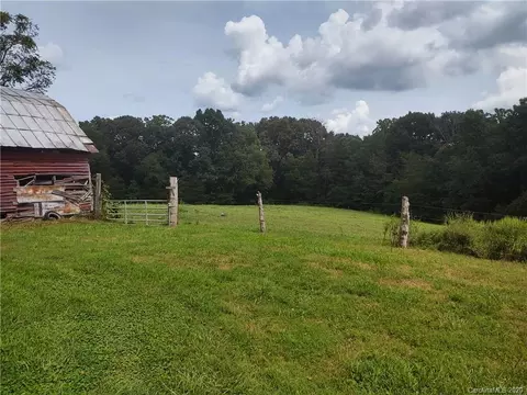 203 Mullis Rd, Harmony, NC 28634 photo 3