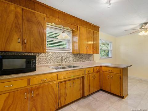 114 Candy Dr, Clyde, NC 28721 photo 5