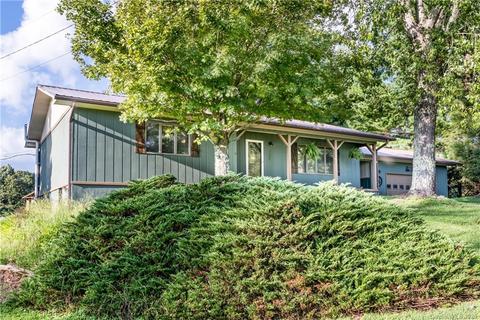 100 Ridgeway Dr, Flat Rock, NC 28731 photo 2