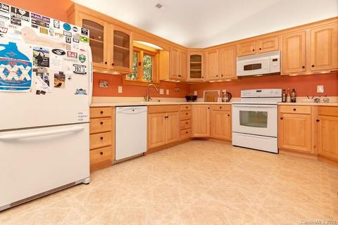 555 Mulberry Cir, Brevard, NC 28712 photo 6